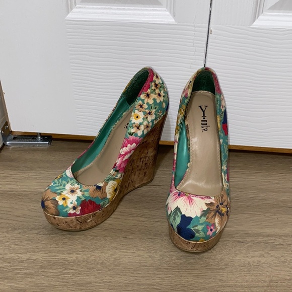 Floral Pastel Wedges - Picture 1 of 2